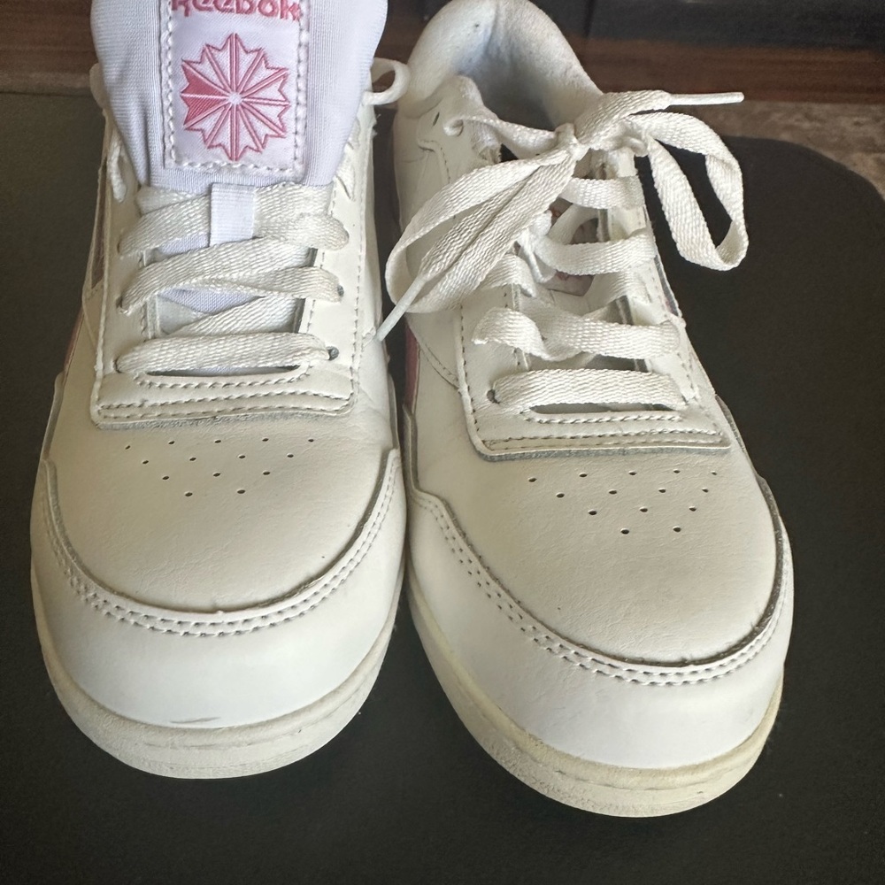 Reebok White Sneakers with Pink Accents - Picture 2 of 6